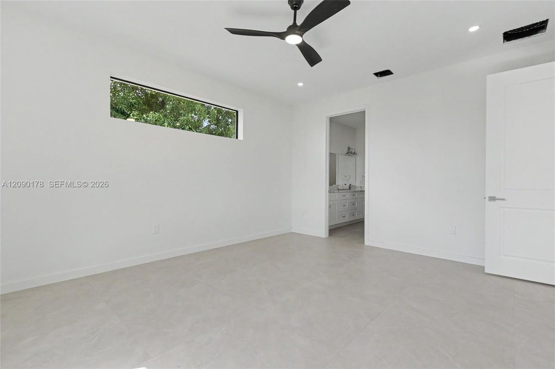 En Venta: $749,900 (4 camas, 3 baños, 2172 Pies cuadrados)