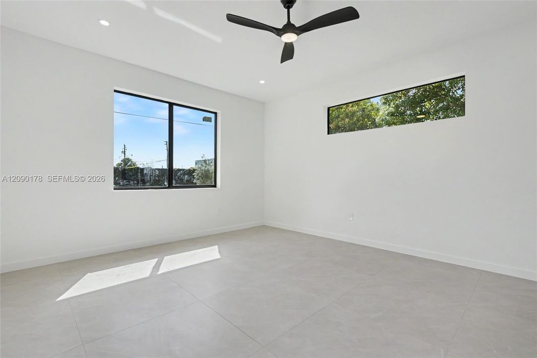En Venta: $749,900 (4 camas, 3 baños, 2172 Pies cuadrados)