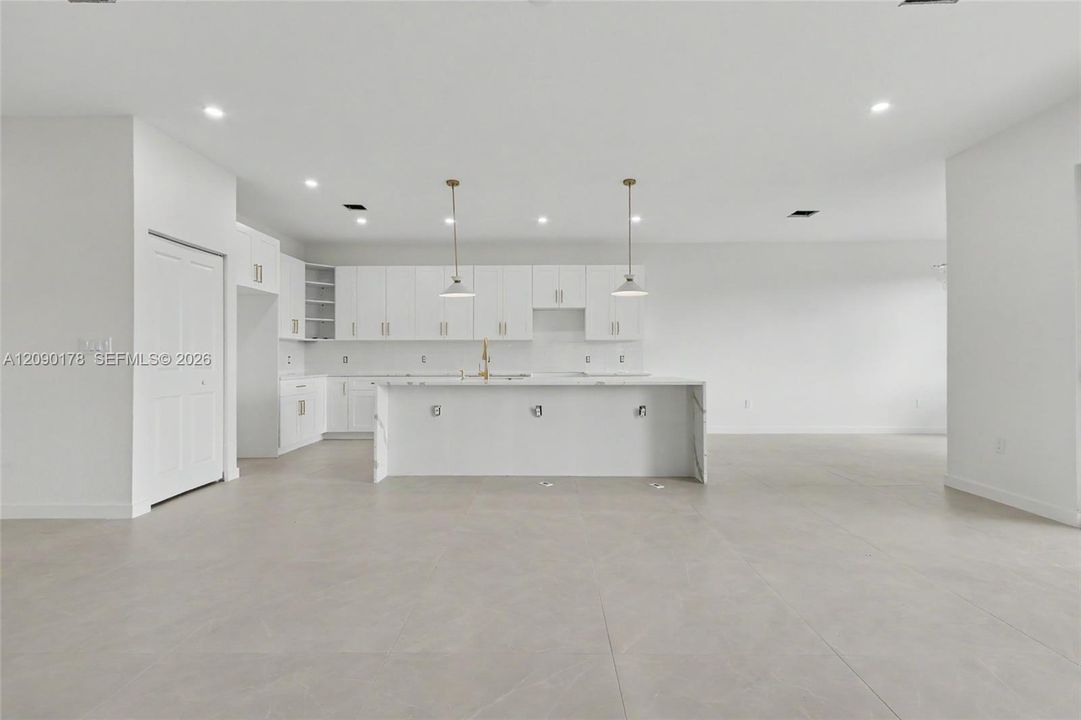 En Venta: $749,900 (4 camas, 3 baños, 2172 Pies cuadrados)