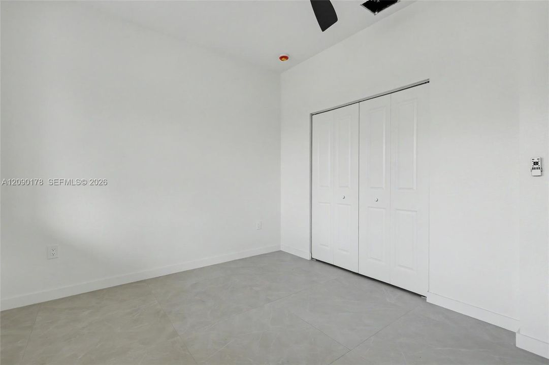 En Venta: $749,900 (4 camas, 3 baños, 2172 Pies cuadrados)
