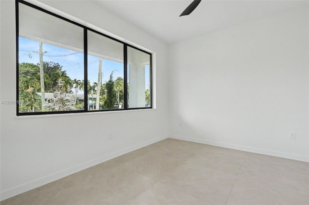 En Venta: $749,900 (4 camas, 3 baños, 2172 Pies cuadrados)