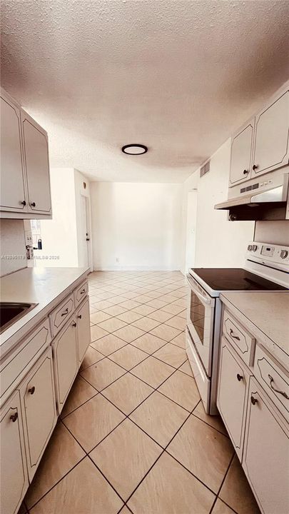 For Sale: $180,000 (1 beds, 1 baths, 540 Square Feet)