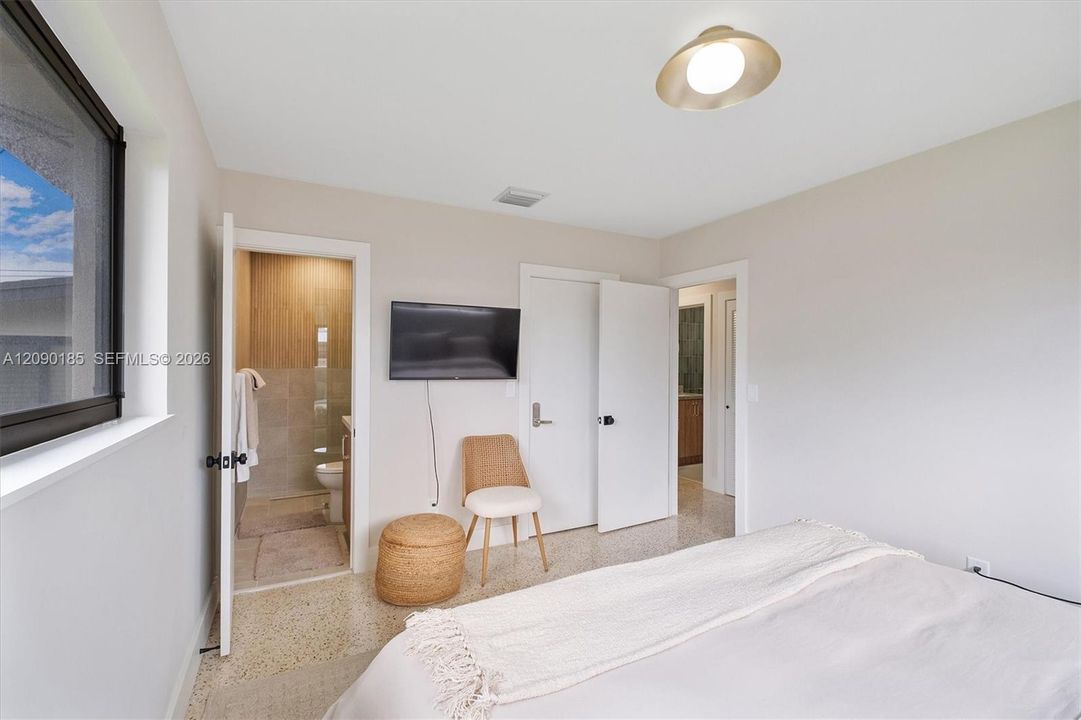 For Sale: $1,030,000 (3 beds, 2 baths, 1375 Square Feet)