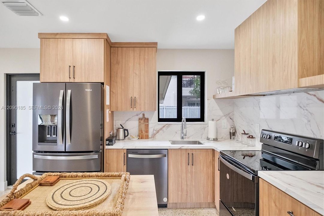 For Sale: $1,030,000 (3 beds, 2 baths, 1375 Square Feet)