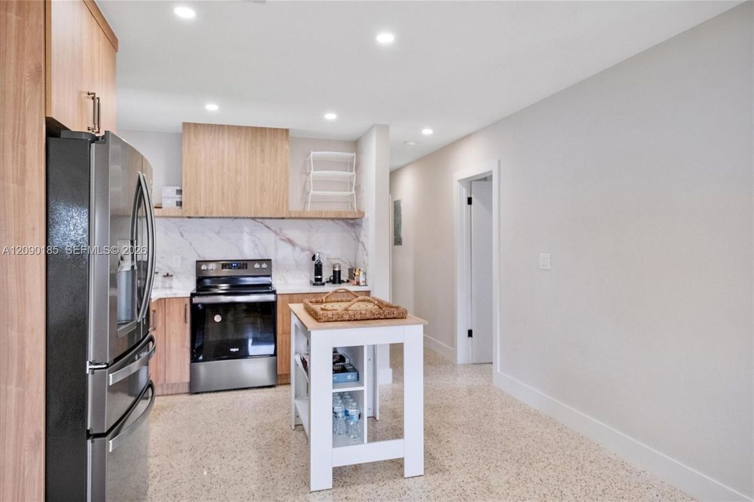 For Sale: $1,030,000 (3 beds, 2 baths, 1375 Square Feet)
