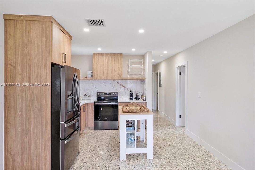 For Sale: $1,030,000 (3 beds, 2 baths, 1375 Square Feet)