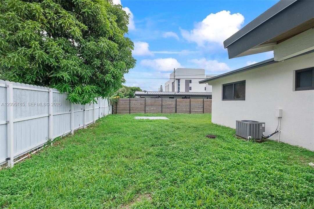 For Sale: $1,030,000 (3 beds, 2 baths, 1375 Square Feet)