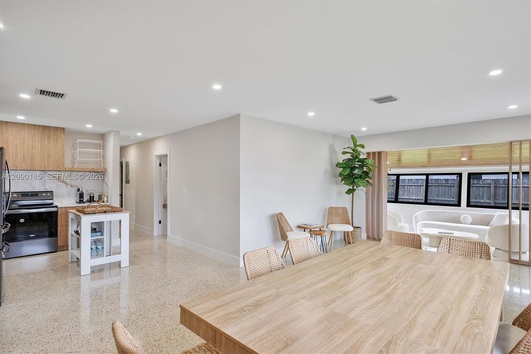 For Sale: $1,030,000 (3 beds, 2 baths, 1375 Square Feet)