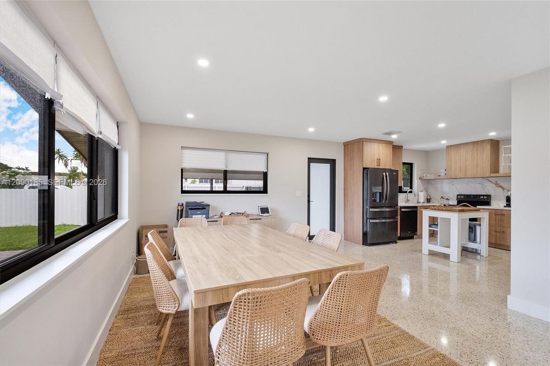 For Sale: $1,030,000 (3 beds, 2 baths, 1375 Square Feet)