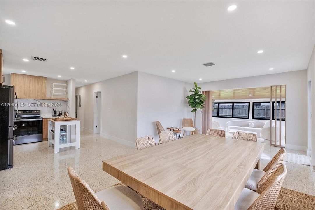 For Sale: $1,030,000 (3 beds, 2 baths, 1375 Square Feet)