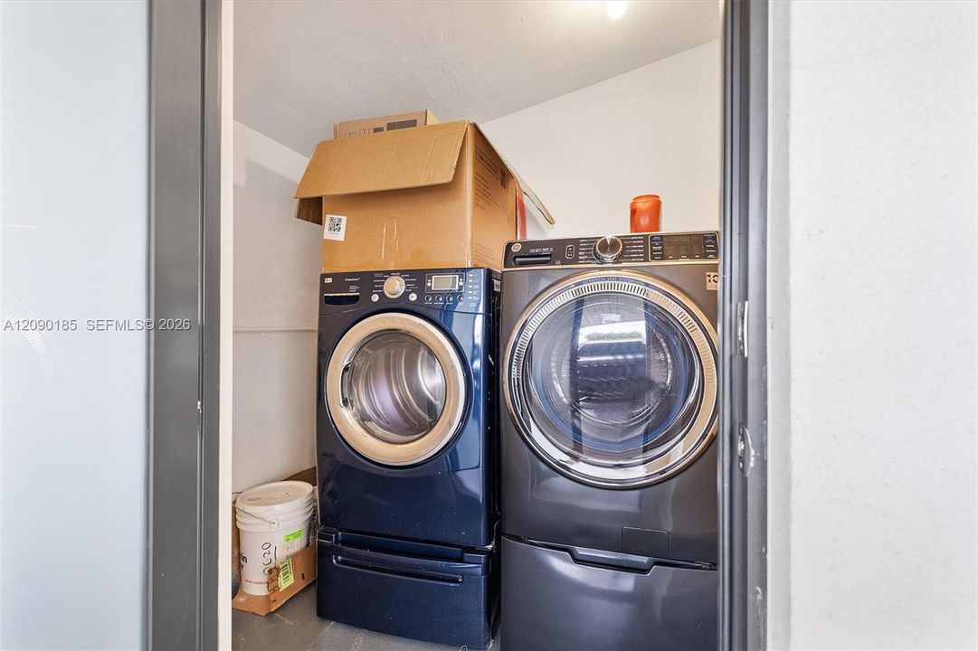 For Sale: $1,030,000 (3 beds, 2 baths, 1375 Square Feet)