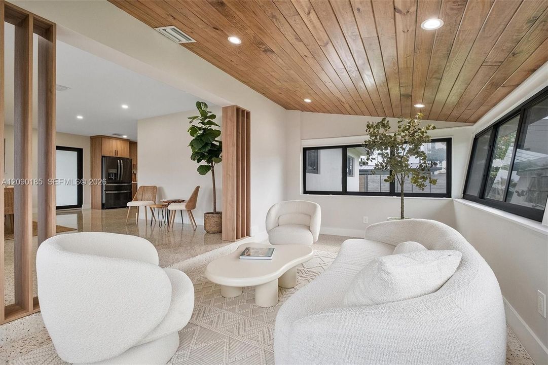 For Sale: $1,030,000 (3 beds, 2 baths, 1375 Square Feet)