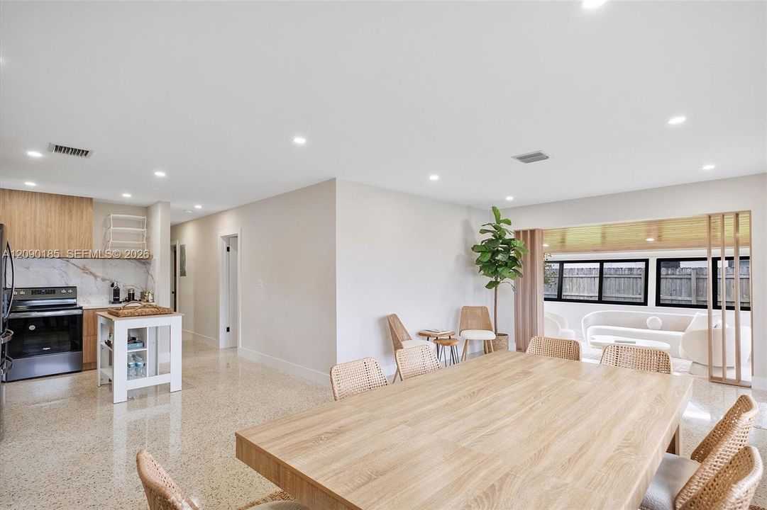 For Sale: $1,030,000 (3 beds, 2 baths, 1375 Square Feet)