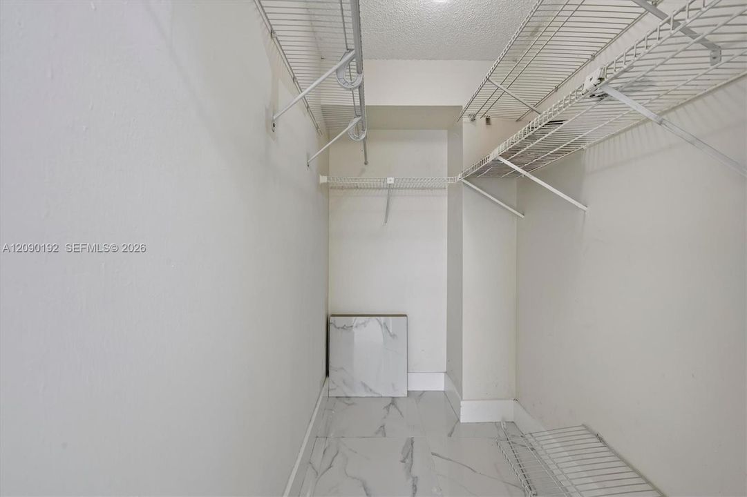 For Sale: $259,900 (2 beds, 2 baths, 870 Square Feet)