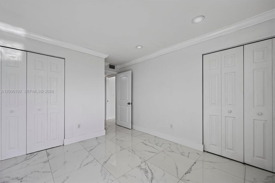 For Sale: $259,900 (2 beds, 2 baths, 870 Square Feet)