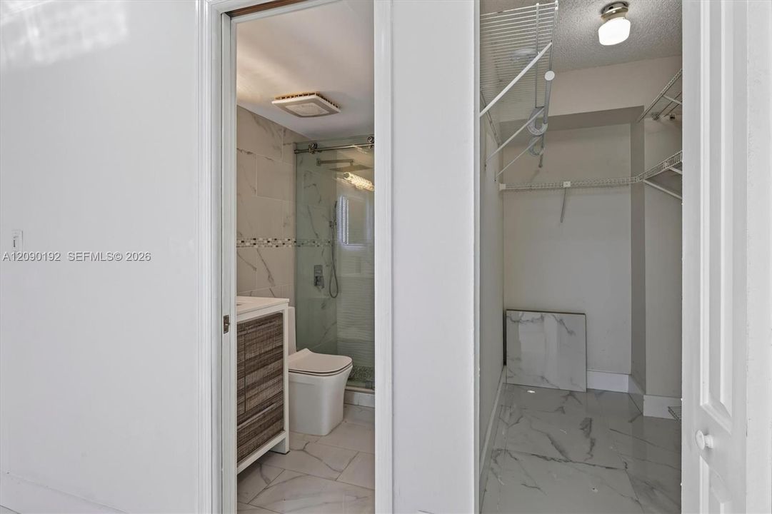 For Sale: $259,900 (2 beds, 2 baths, 870 Square Feet)