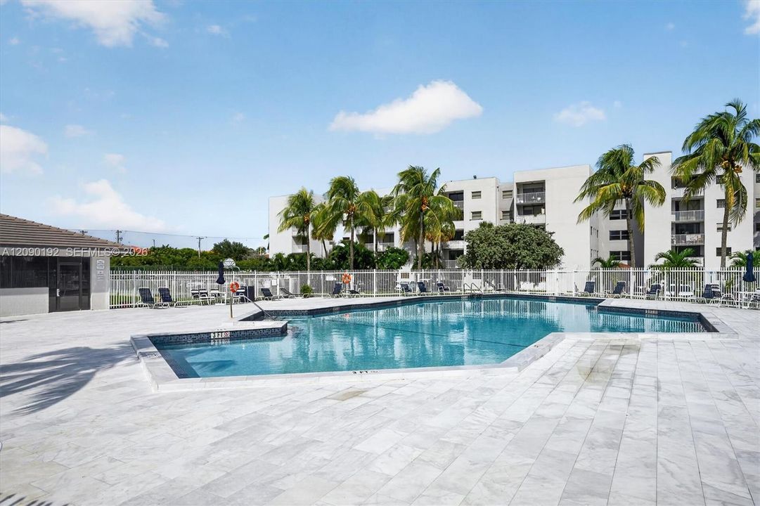 For Sale: $259,900 (2 beds, 2 baths, 870 Square Feet)
