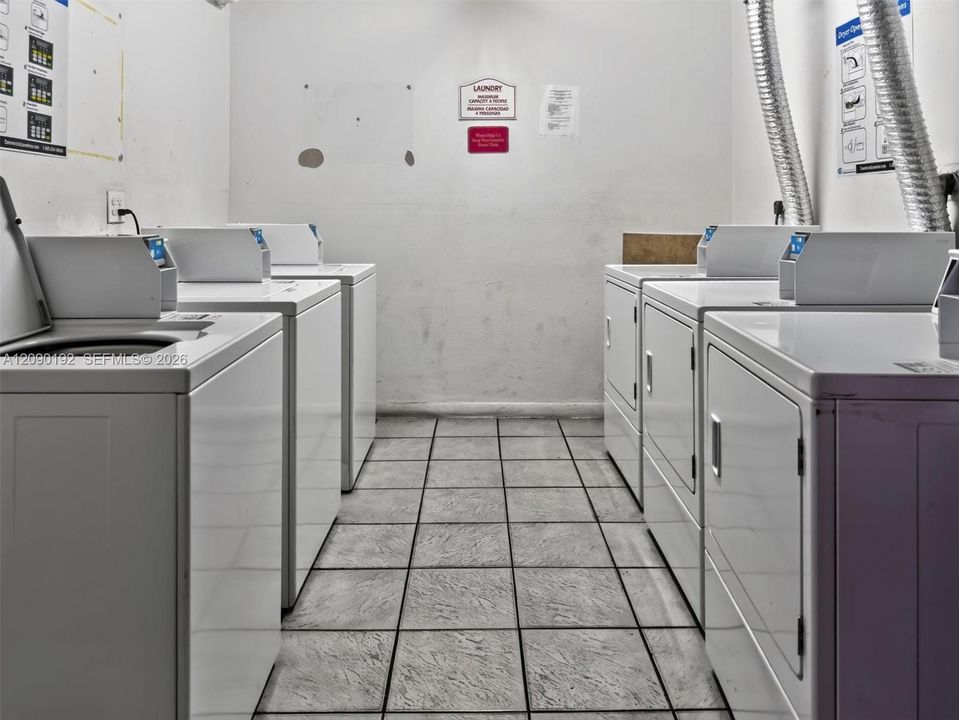 For Sale: $259,900 (2 beds, 2 baths, 870 Square Feet)