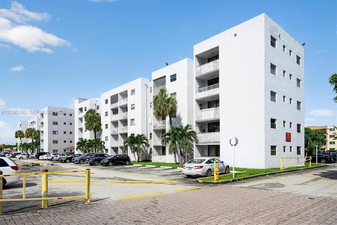For Sale: $259,900 (2 beds, 2 baths, 870 Square Feet)