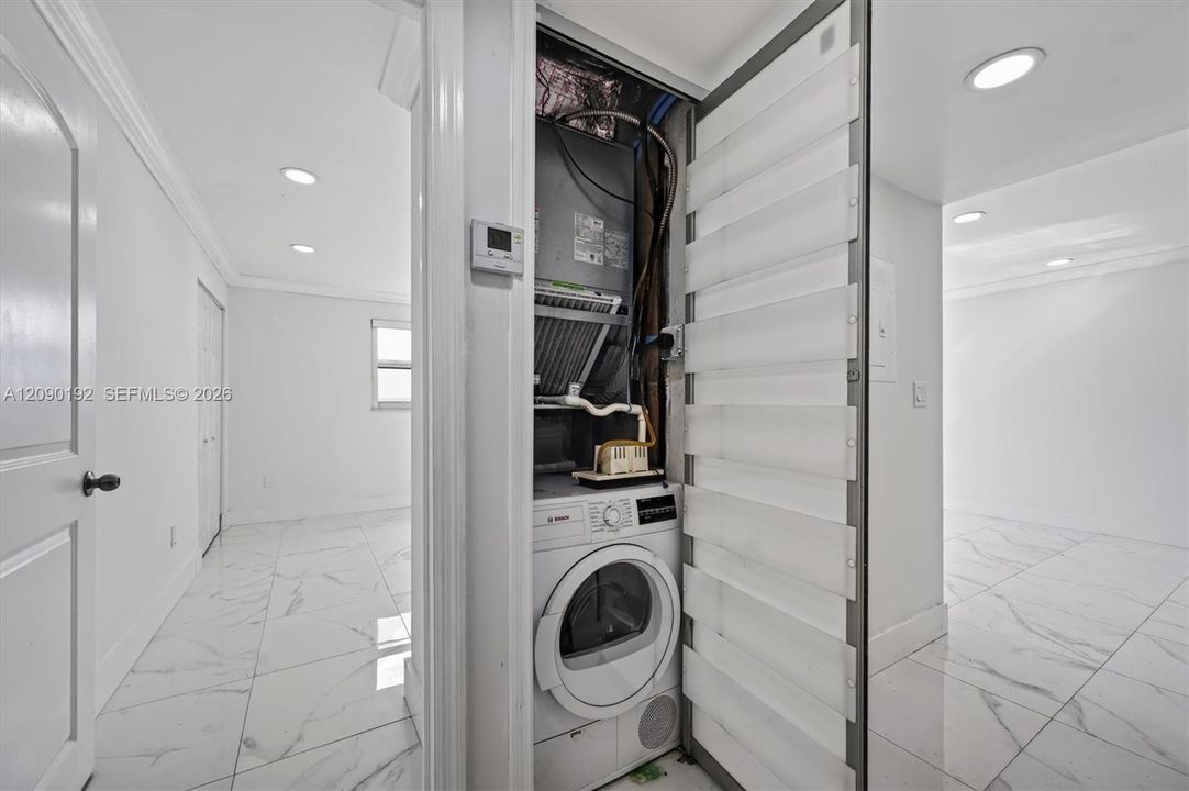 For Sale: $259,900 (2 beds, 2 baths, 870 Square Feet)