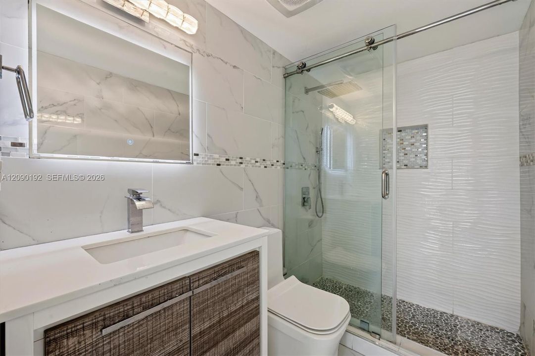 For Sale: $259,900 (2 beds, 2 baths, 870 Square Feet)