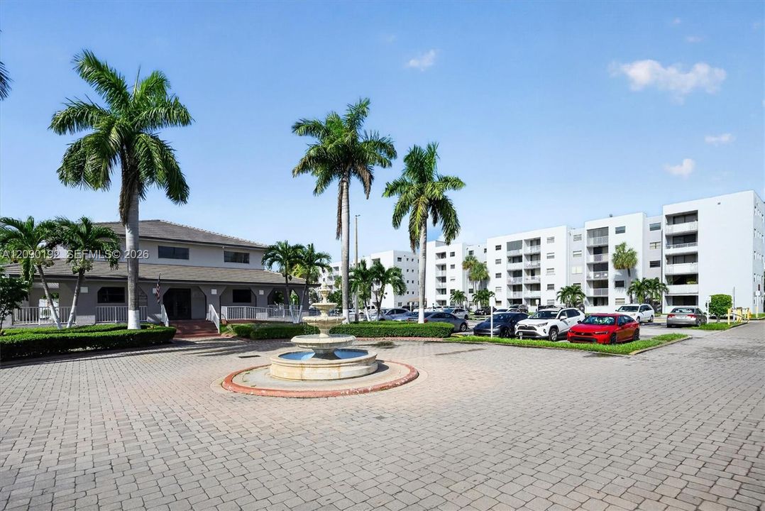 For Sale: $259,900 (2 beds, 2 baths, 870 Square Feet)