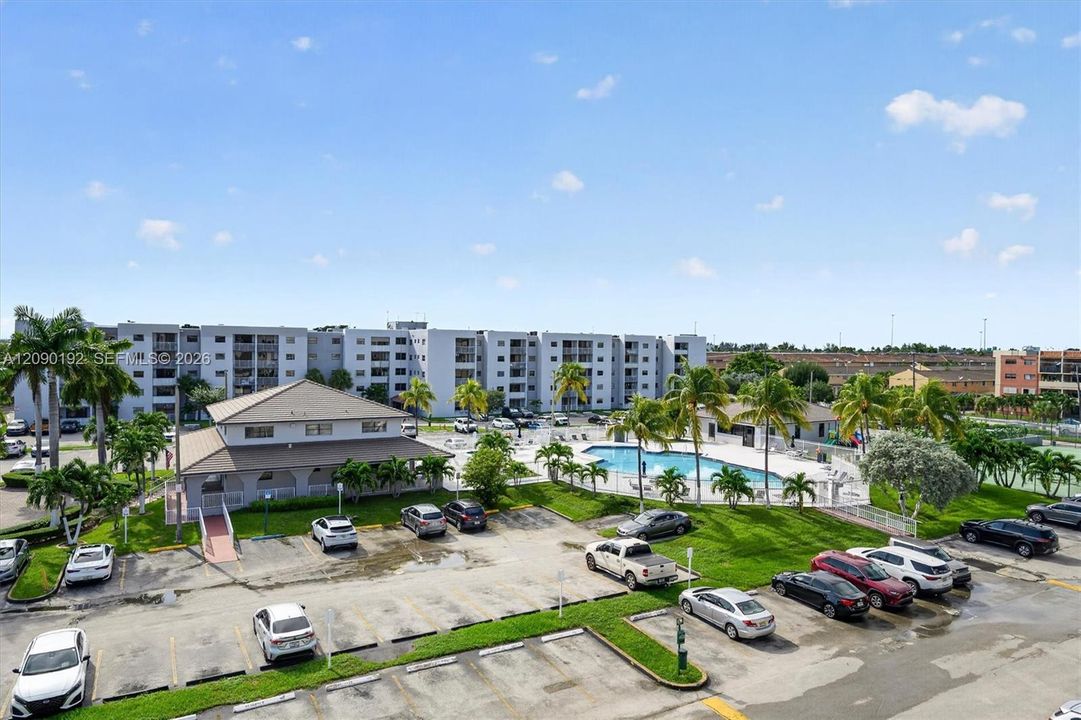For Sale: $259,900 (2 beds, 2 baths, 870 Square Feet)