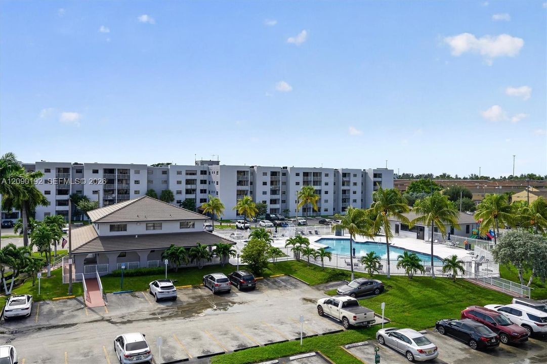 For Sale: $259,900 (2 beds, 2 baths, 870 Square Feet)