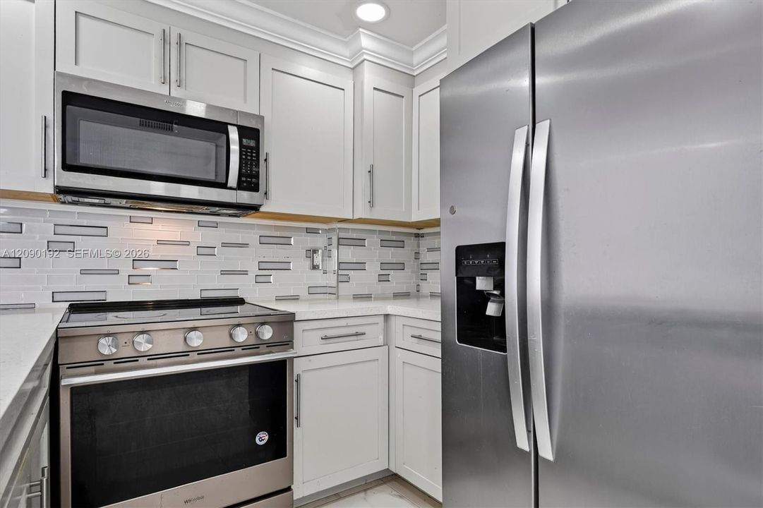 For Sale: $259,900 (2 beds, 2 baths, 870 Square Feet)