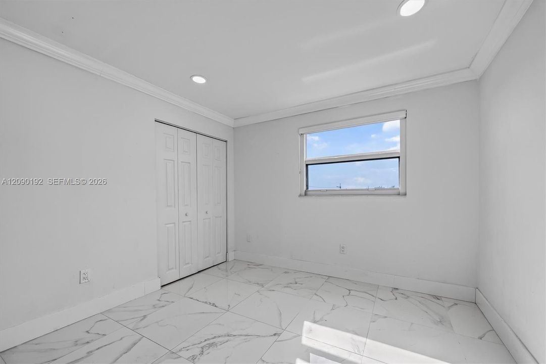For Sale: $259,900 (2 beds, 2 baths, 870 Square Feet)