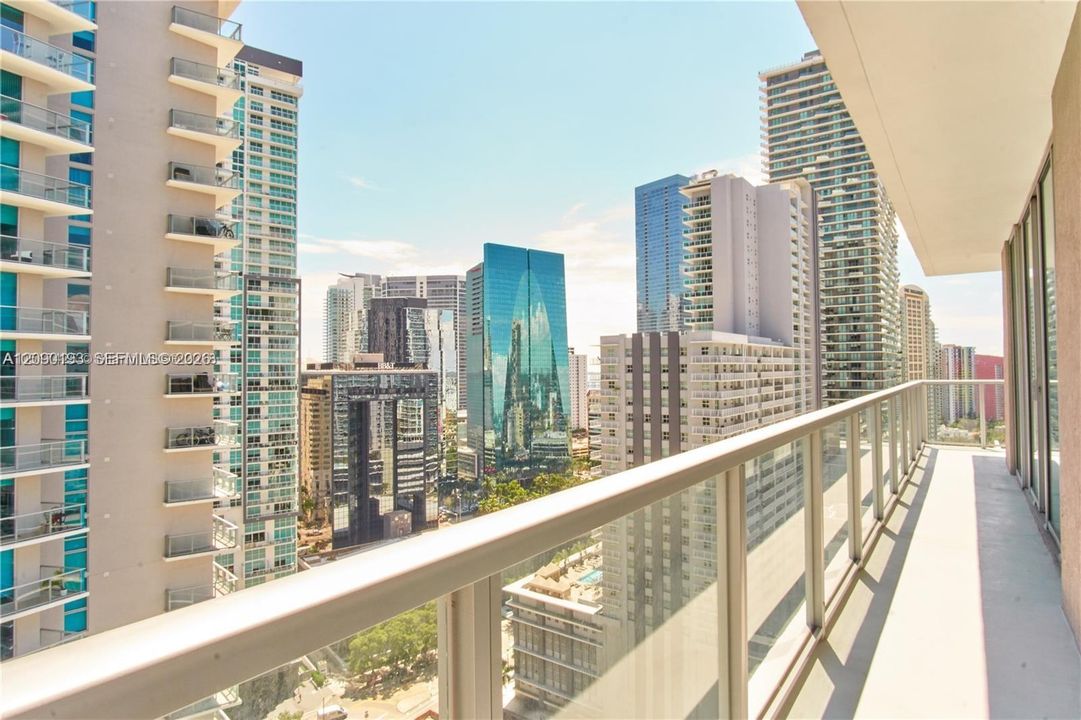 For Rent: $3,900 (2 beds, 2 baths, 1107 Square Feet)