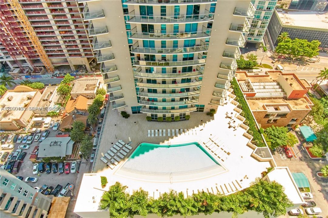 For Rent: $3,900 (2 beds, 2 baths, 1107 Square Feet)