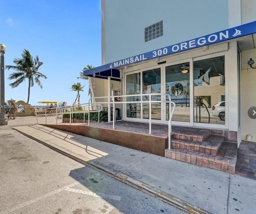 For Sale: $449,000 (1 beds, 1 baths, 660 Square Feet)