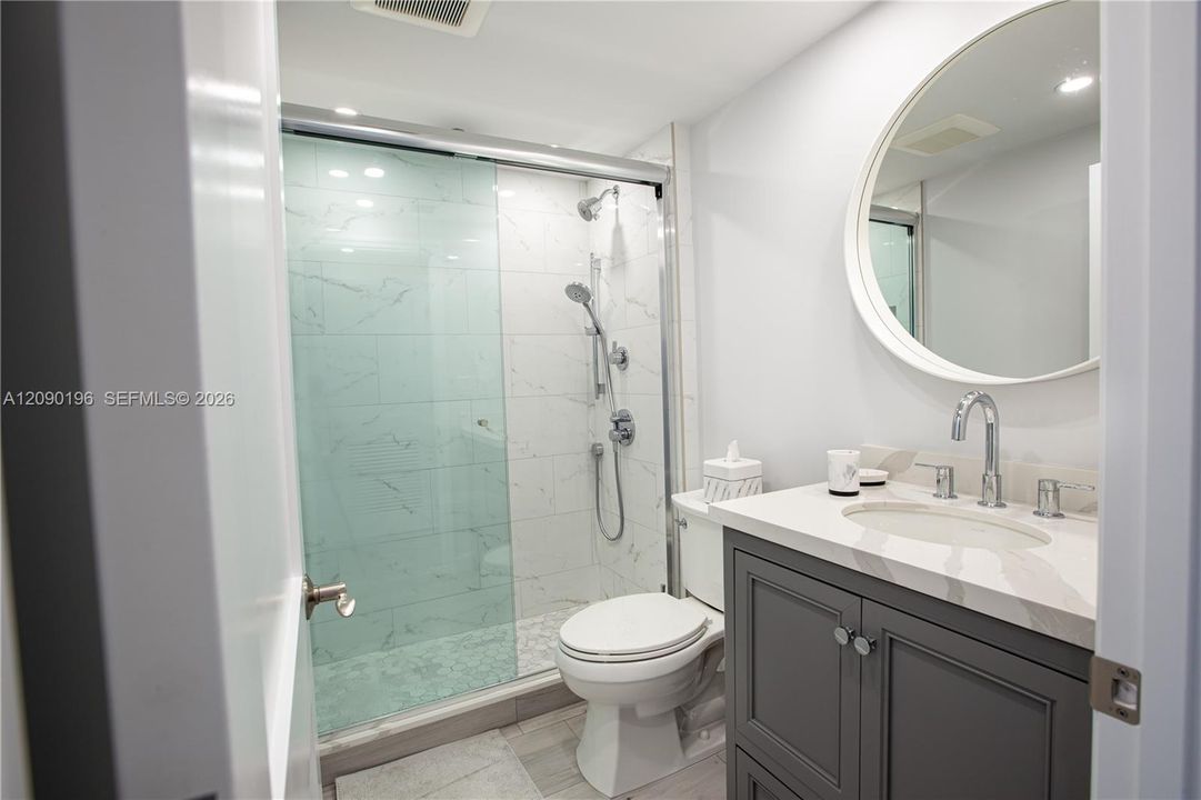 For Sale: $449,000 (1 beds, 1 baths, 660 Square Feet)