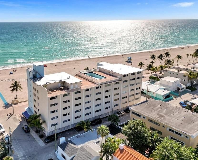 For Sale: $449,000 (1 beds, 1 baths, 660 Square Feet)