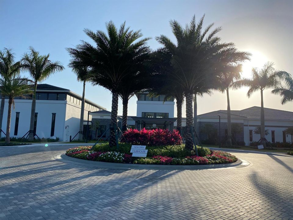 CLUBHOUSE
