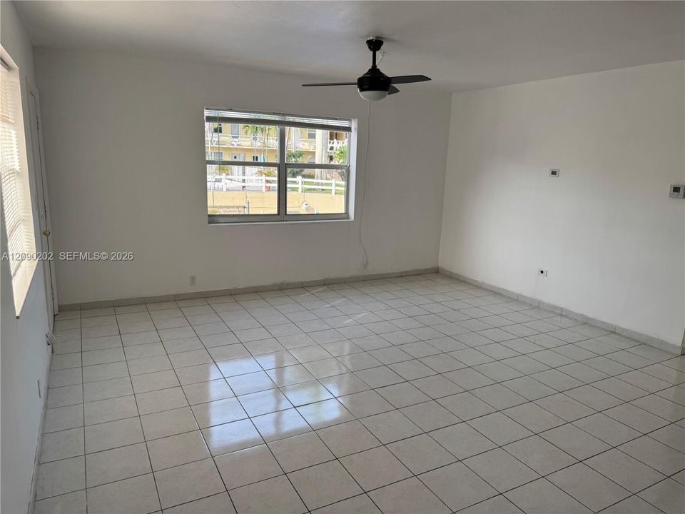 For Sale: $184,900 (2 beds, 1 baths, 670 Square Feet)