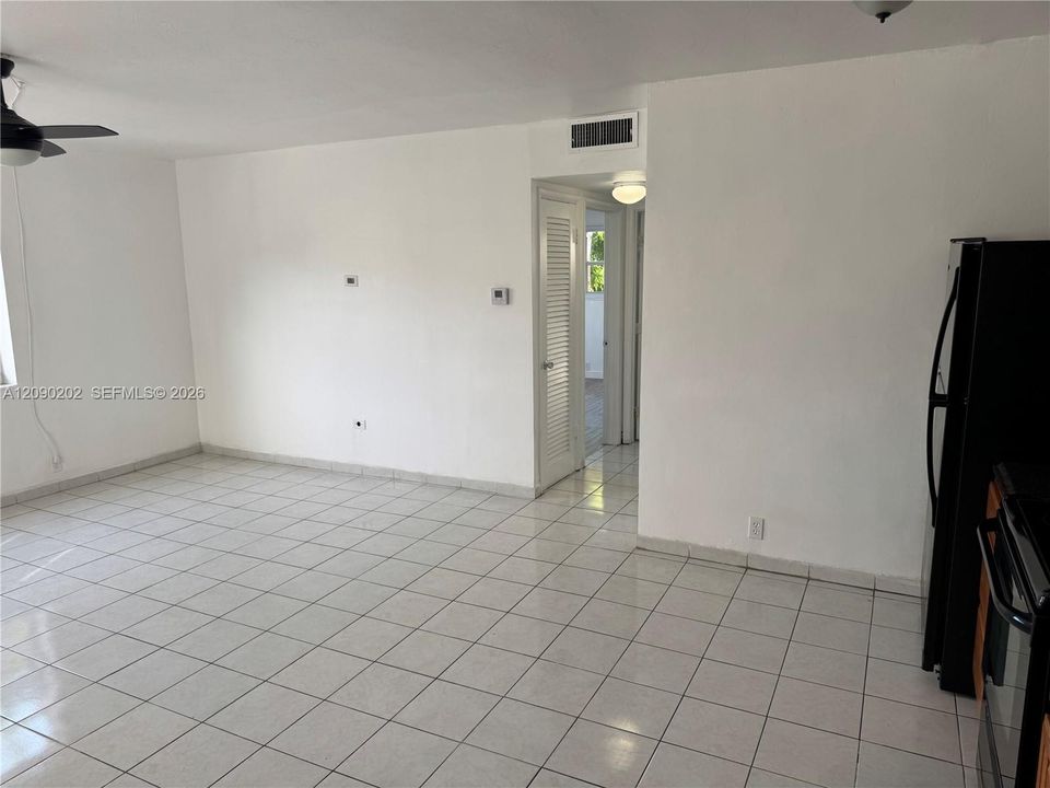 For Sale: $184,900 (2 beds, 1 baths, 670 Square Feet)