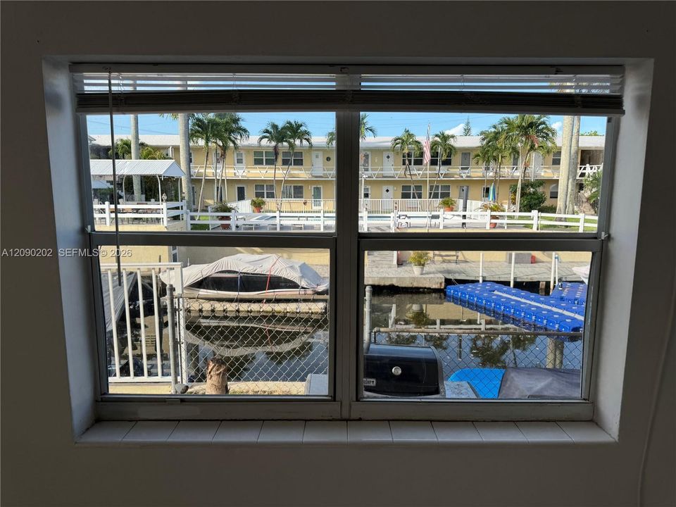 For Sale: $184,900 (2 beds, 1 baths, 670 Square Feet)
