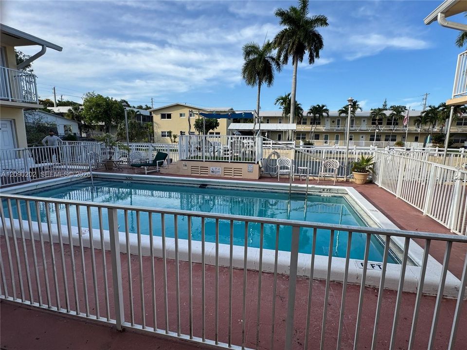 For Sale: $184,900 (2 beds, 1 baths, 670 Square Feet)