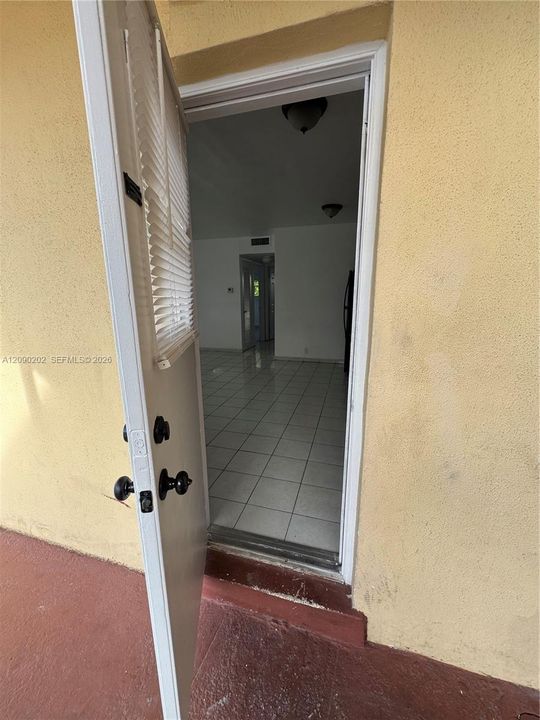 For Sale: $184,900 (2 beds, 1 baths, 670 Square Feet)