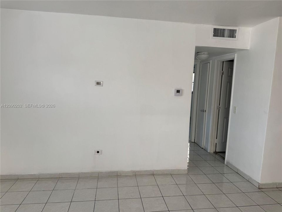 For Sale: $184,900 (2 beds, 1 baths, 670 Square Feet)