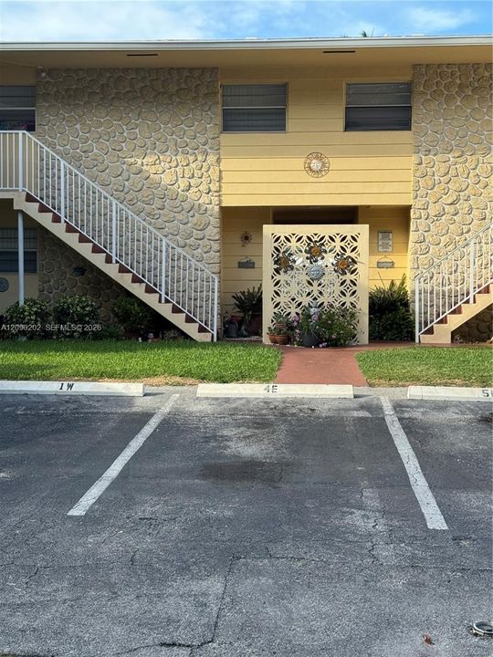 For Sale: $184,900 (2 beds, 1 baths, 670 Square Feet)