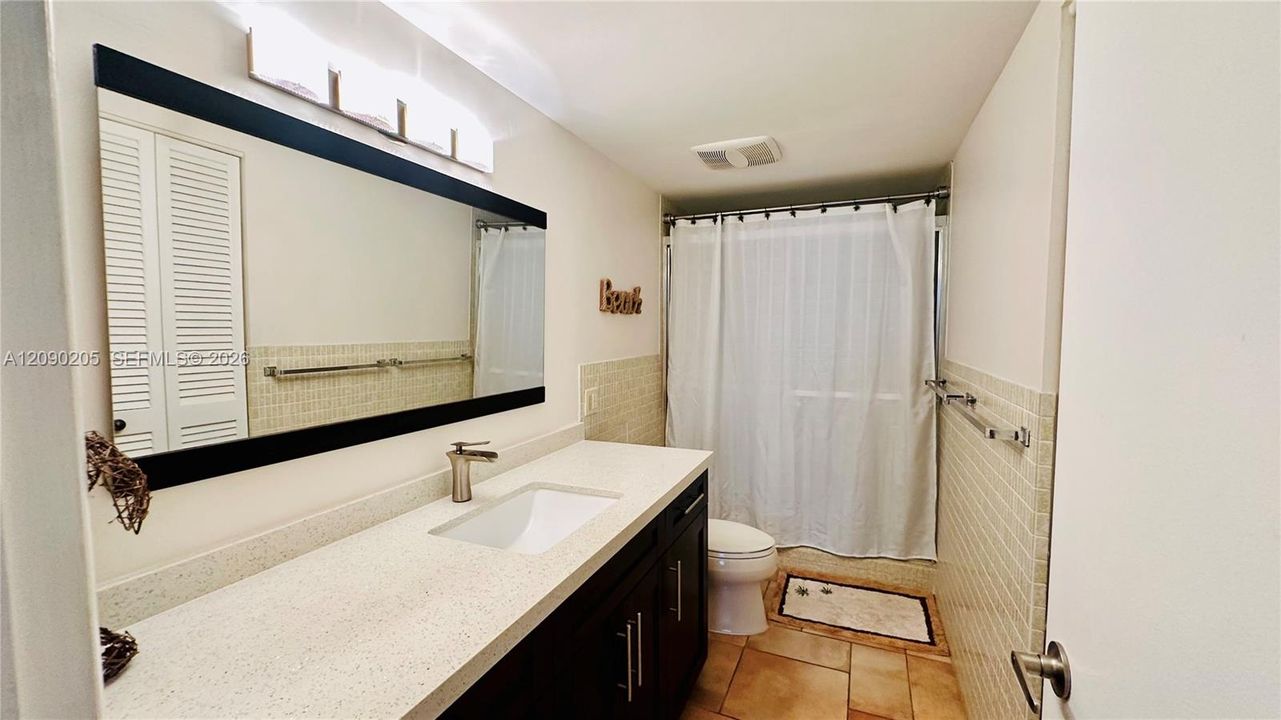 For Rent: $2,500 (2 beds, 2 baths, 1370 Square Feet)