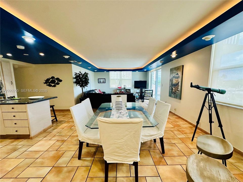 For Rent: $2,500 (2 beds, 2 baths, 1370 Square Feet)