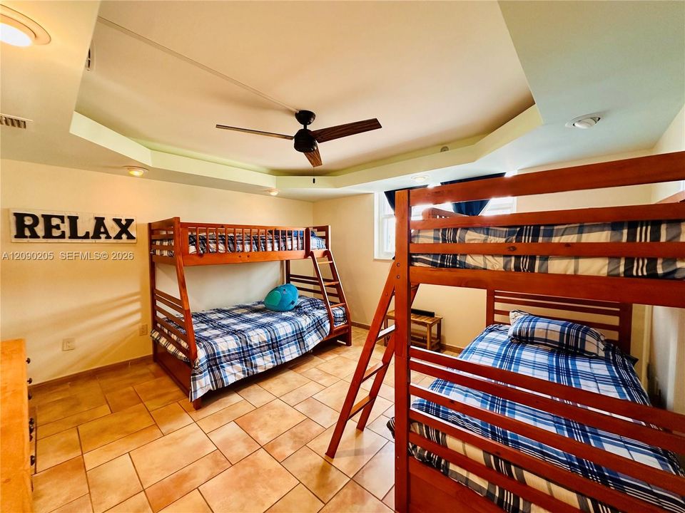 For Rent: $2,500 (2 beds, 2 baths, 1370 Square Feet)