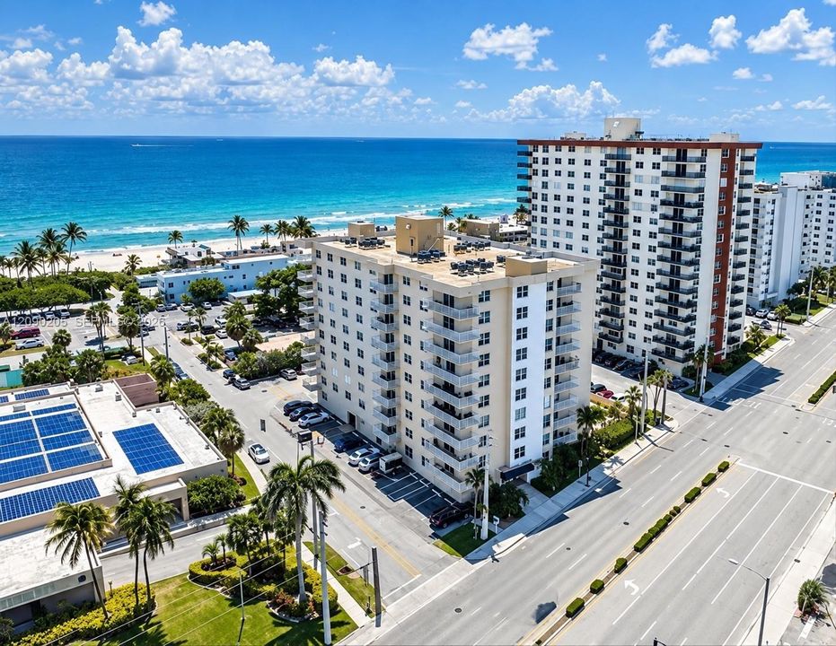 For Rent: $2,500 (2 beds, 2 baths, 1370 Square Feet)