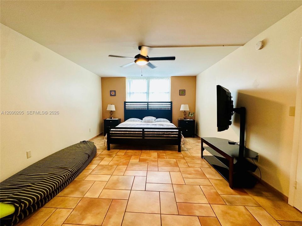 For Rent: $2,500 (2 beds, 2 baths, 1370 Square Feet)