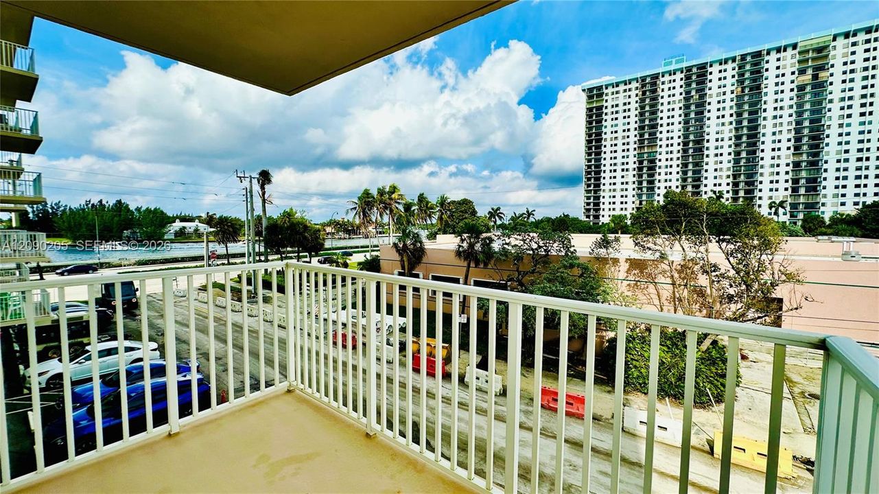 For Rent: $2,500 (2 beds, 2 baths, 1370 Square Feet)