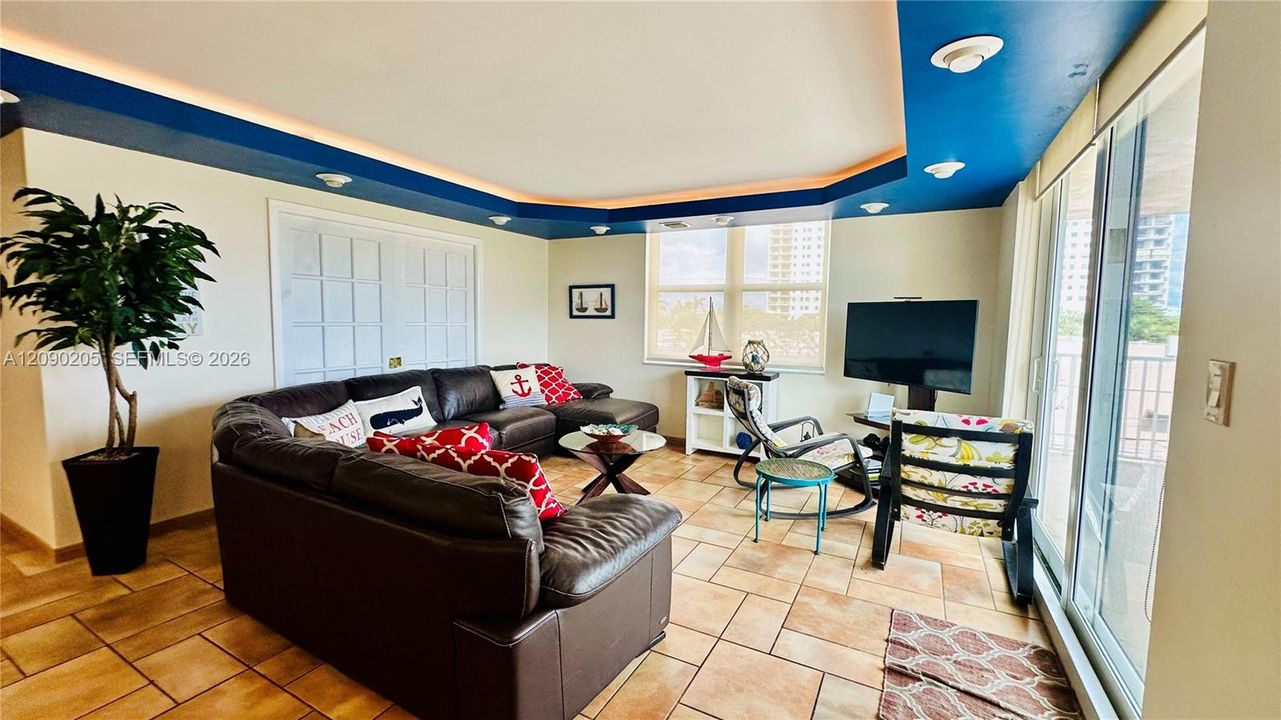 For Rent: $2,500 (2 beds, 2 baths, 1370 Square Feet)